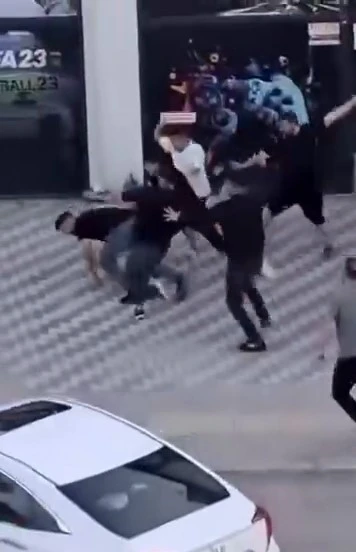 Kemer ve ıstakalarla birbirlerine saldırdılar

