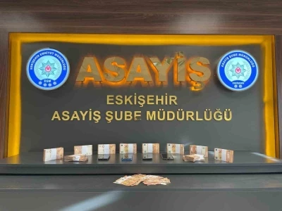 Kendisini polis olarak tanıtan 2 dolandırıcı yakalandı

