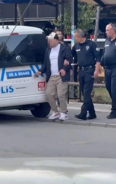 Kendisini polis olarak tanıtıp saldırgan tavırlar sergileyen alkollü şahıs gözaltına alındı

