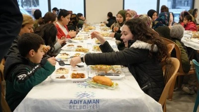 Kent meydanında iftar &ccedil;adırı kuruldu