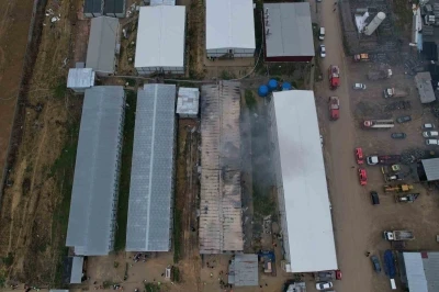 Kentin d&ouml;rt bir yanından g&ouml;r&uuml;len şehir hastanesi yangını kontrol altına alındı
