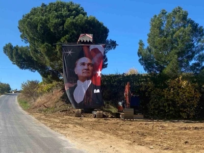 Kepçe operatöründen anlamlı cumhuriyet kutlaması
