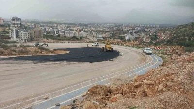 Kepez Belediyesi, yağmurun aşındırdığı yolları yeniledi
