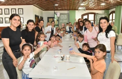 Kepez&rsquo;de anne ve &ccedil;ocuklar renkli mum at&ouml;lyesine katıldı
