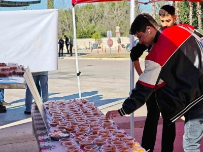 Kepez&rsquo;de trafik kazasında hayatını kaybeden A&Uuml; &ouml;ğrencileri i&ccedil;in lokma hayrı
