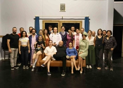 Kepez Kent Tiyatrosu’ndan kahkaha dolu bir oyun: &quot;Kaç Baba Kaç&quot;
