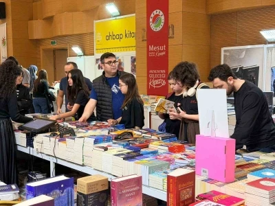 Kepez Kitap Fuarı&rsquo;na yoğun ilgi
