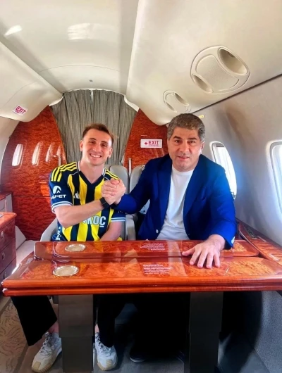 Kerem Aktürkoğlu Fenerbahçe formasını giydi

