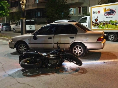 Keşan&rsquo;da otomobil ile &ccedil;arpışan motosiklette 2 kişi yaralandı
