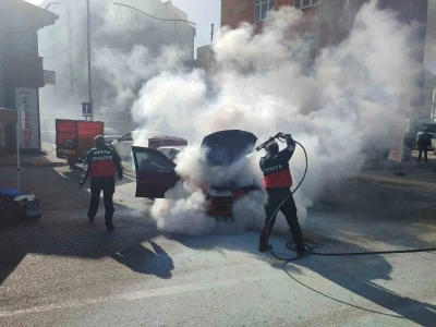Keşan&rsquo;da otomobilde &ccedil;ıkan yangın b&uuml;y&uuml;meden s&ouml;nd&uuml;r&uuml;ld&uuml;
