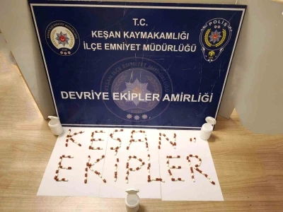 Keşan&rsquo;da polisin arama yaptığı evde 120 adet sentetik ecza ele ge&ccedil;irildi
