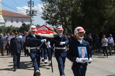 Kıbrıs Gazisi Rafi Koç, askeri törenle son yolculuğuna uğurlandı
