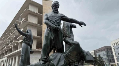 Kıbrıs Meydanı&rsquo;ndaki anıt yeniden ait olduğu yerde
