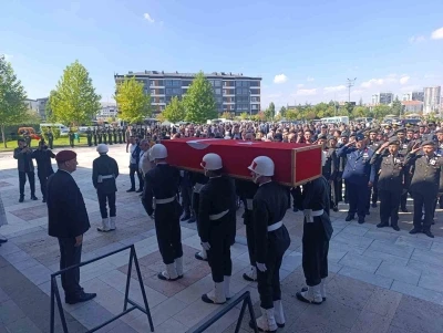 Kıbrıs’ta kazada şehit olan teğmen memleketi Afyonkarahisar’da son yolculuğuna uğurlandı
