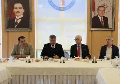 ’Kıdemli gazeteciler’ Rektör Kızıltoprak ile DPÜ’de buluştu

