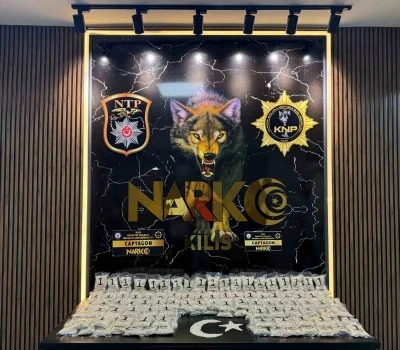 Kilis&rsquo;te 275 bin adet uyuşturucu hap ele ge&ccedil;irildi: 3 tutuklama
