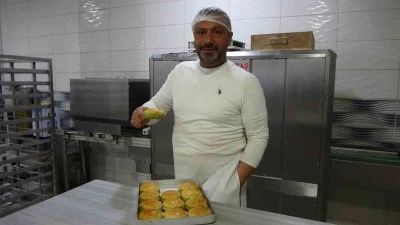 Kilis&rsquo;te 37 yıllık ustadan &rsquo;burger tatlı&rsquo;
