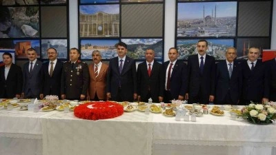 Kilis&rsquo;te bayramlaşma t&ouml;reni Millet Bah&ccedil;esi&rsquo;nde ger&ccedil;ekleştirildi