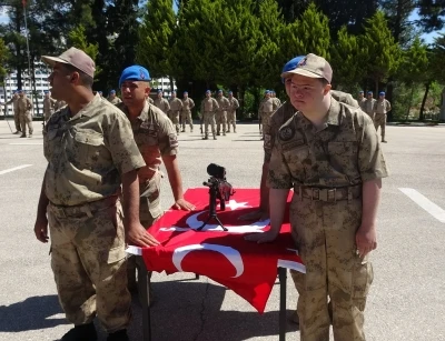 Kilis&rsquo;te engelli gen&ccedil;ler temsili askerlik yaptı

