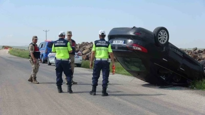 Kilis&rsquo;te feci kaza: Otomobil taklalar attı, 5 kişi yaralandı
