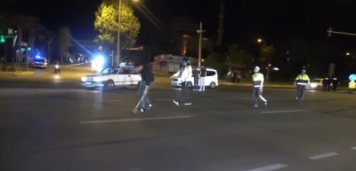 Kilis&rsquo;te feci kaza: Tır ile &ccedil;arpışan motosikletteki 2 kişi ağır yaralandı
