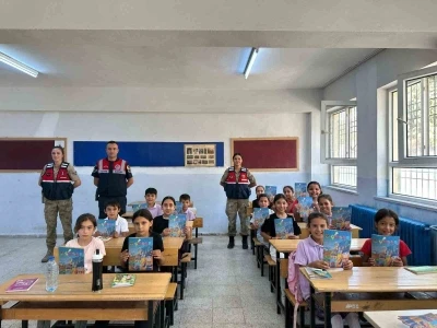 Kilis’te jandarma ekipleri öğrencilerle buluştu
