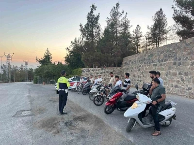 Kilis’te jandarmadan motosiklet sürücülerine eğitim ve denetim
