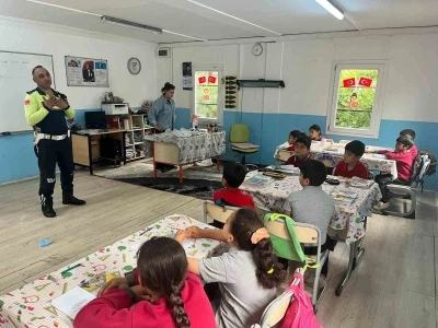 Kilis&rsquo;te &ouml;ğrencilere trafik eğitimi verildi, servis ara&ccedil;ları denetlendi
