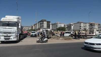 Kilis’te otomobil ile hafif ticari araç çarpıştı: 3 yaralı
