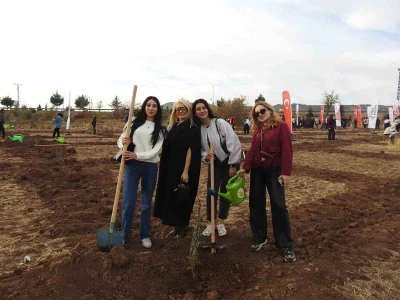 Kilis’te &quot;Çiftçiye Hayat Olsun&quot; projesinde 10 bin fidan toprakla buluştu
