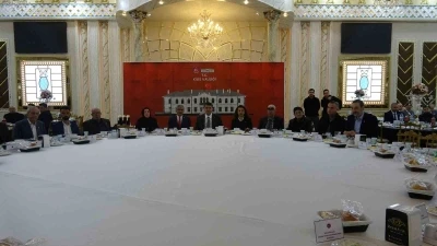 Kilis Valisi Kalaylı, muhtarlarla iftar programında buluştu

