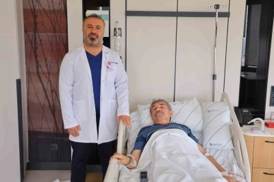 Kilo kaybıyla hastaneye başvuran hastanın b&ouml;breğinden 20 santimlik t&uuml;m&ouml;r &ccedil;ıkarıldı
