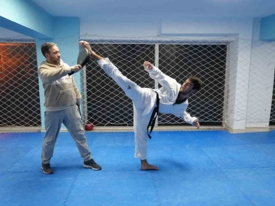 Kilo vermek i&ccedil;in başladı, şimdi taekwondoda d&uuml;nya şampiyonu olmayı istiyor
