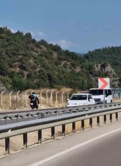 Kilometrelerce süren tehlikeli yolculuk kameraya yansıdı
