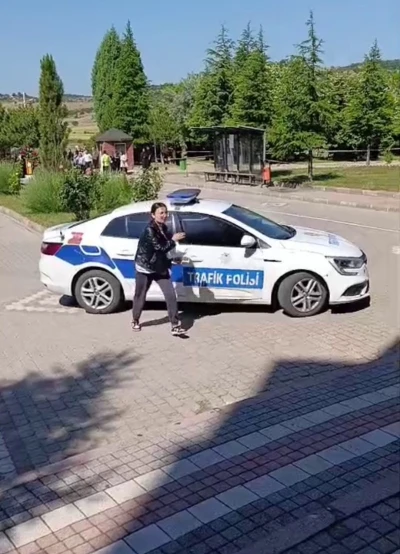 Kimliği ge&ccedil;ersiz &ccedil;ıkan &ouml;ğrenci AYT&rsquo;ye 1 dakika kala yetişti
