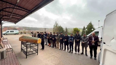 Kimsesiz vatandaşın cenazesi defnedildi, &ouml;ğrenciler eşlik etti
