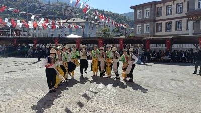 Kırgızistan ve Kazakistanlı sanatçılar Saimbeyli’nin kurtuluş coşkusuna ortak oldu
