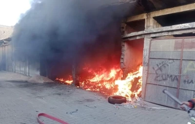 Kırıkhan’da iş yeri alevlere teslim oldu
