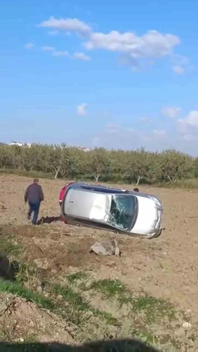 Kırıkhan’da otomobil tarlaya uçtu
