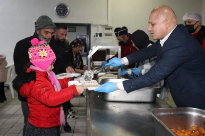 Kırıkkale Belediye Başkanı &Ouml;nal, vatandaşlarla iftar sofrasında buluştu
