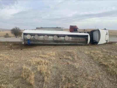 Kırıkkale’de akaryakıt tankeri devrildi: 1 yaralı
