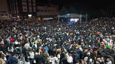 Kırıkkale&rsquo;de H&uuml;seyin Kağıt konserine binlerce kişi akın etti

