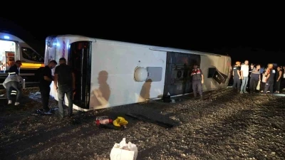 Kırıkkale&rsquo;de yolcu otob&uuml;s&uuml; devrildi: &Ccedil;ok sayıda yaralı var

