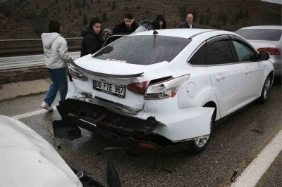 Kırıkkale&rsquo;de zincirleme kaza: 3 yaralı
