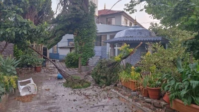 Kırkağa&ccedil;&rsquo;ta fırtına hayatı olumsuz etkiledi
