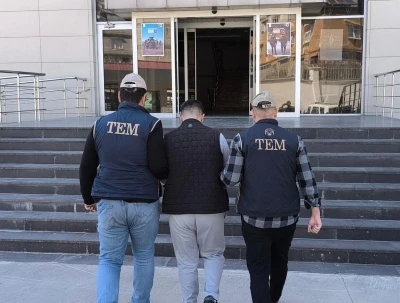 Kırmızı b&uuml;ltenle aranan 2 DEAŞ &uuml;yesi Gaziantep&rsquo;te yakalandı

