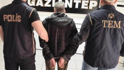 Kırmızı b&uuml;ltenle aranan 2 DEAŞ &uuml;yesi Gaziantep'te yakalandı
