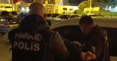 Kırmızı b&uuml;ltenle aranan uyuşturucu baronu Mersin&rsquo;de yakalandı
