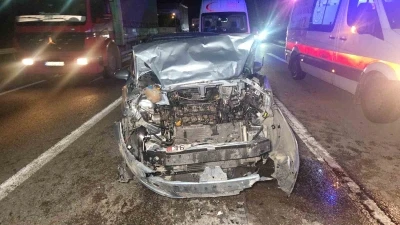 Kırmızı ışıkta duran otomobile arkadan çarptı: 1’i çocuk 5 yaralı
