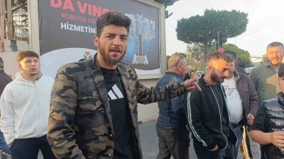 Kırmızı ışıkta ge&ccedil;en kamyonet ile otomobilin &ccedil;arpışma anı kamerada: 1 yaralı
